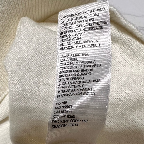 Izod EUC Cream White Knit Cotton V-neck Ribbed Light Sweater Size Small - Picture 8 of 10